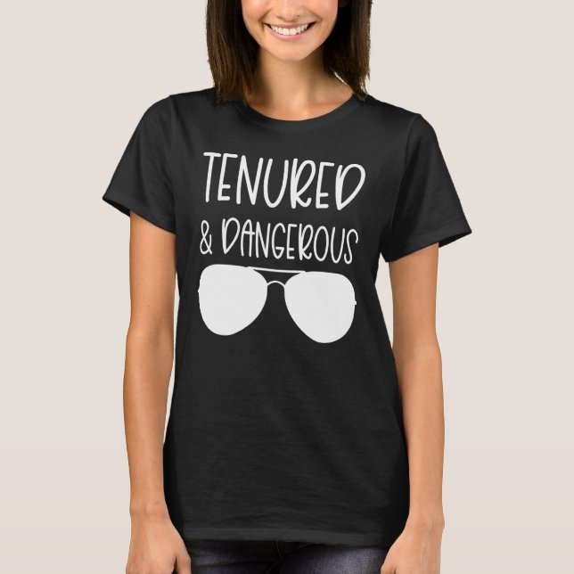 Camiseta Professoras Tenured E Perigosas Rastreando (Frente)