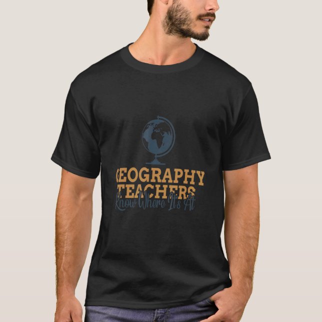 Camiseta Professores de Geografia sabem onde está (Frente)