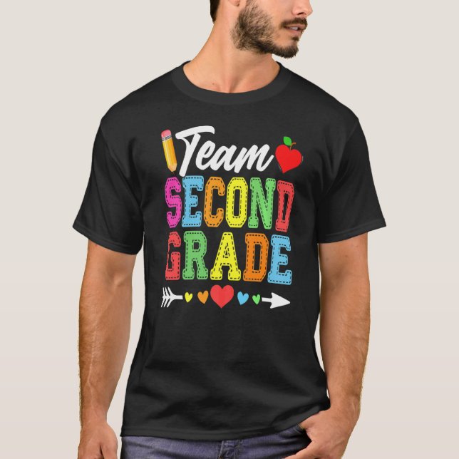Camiseta Professores Do 2º Ano Da Equipe Bonita De Volta A  (Frente)