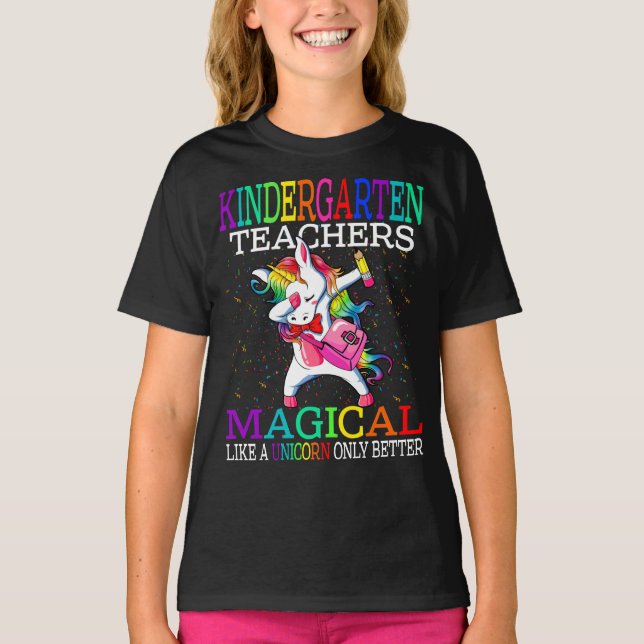 Camiseta Professores Do Jardim De Infância Mágicos Como Um  (Frente)