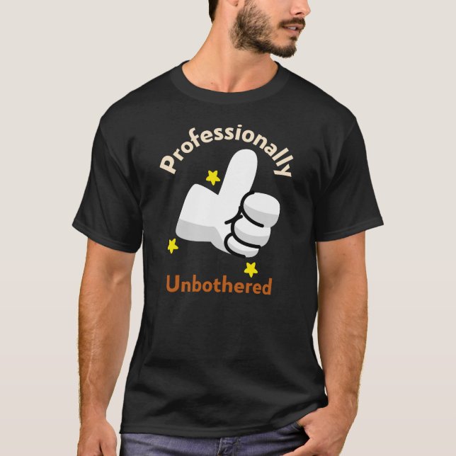 Camiseta Profissionalmente Impassível Citação Engraçada e S (Frente)