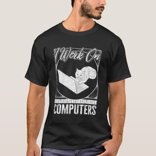 Camiseta Programador Trabalha Em Computadores Codificando C (Frente)