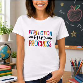 Camiseta Progresso Acima da Perfeição de Volta às Aulas