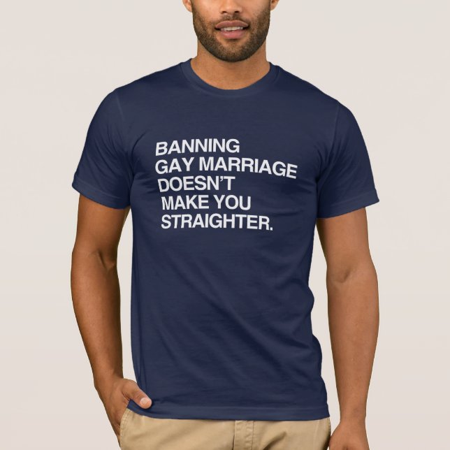 CAMISETA PROIBIR O CASAMENTO GAY NÃO O FAZ MAIS RETO (Frente)