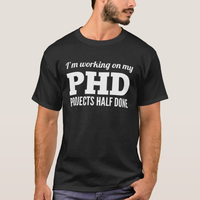 Camiseta Projetos PHD Gráfico de Comédia Semestral Concluíd (Frente)