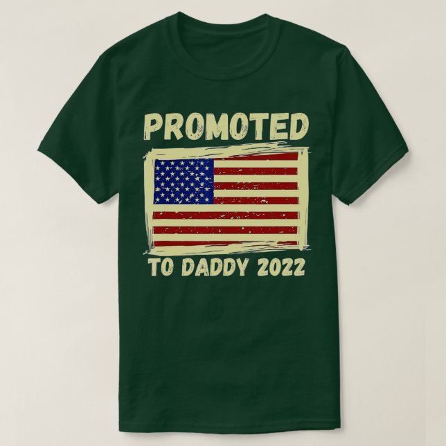 Camiseta Promoted To Daddy 2022 First Time Fathers Day New  (Frente do Design)