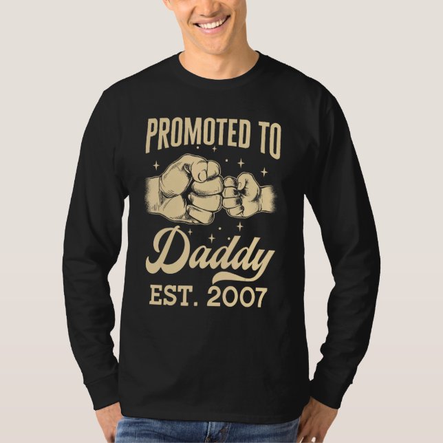 Camiseta Promoted To Daddy Est 2007 First Time Dad Father s (Frente)