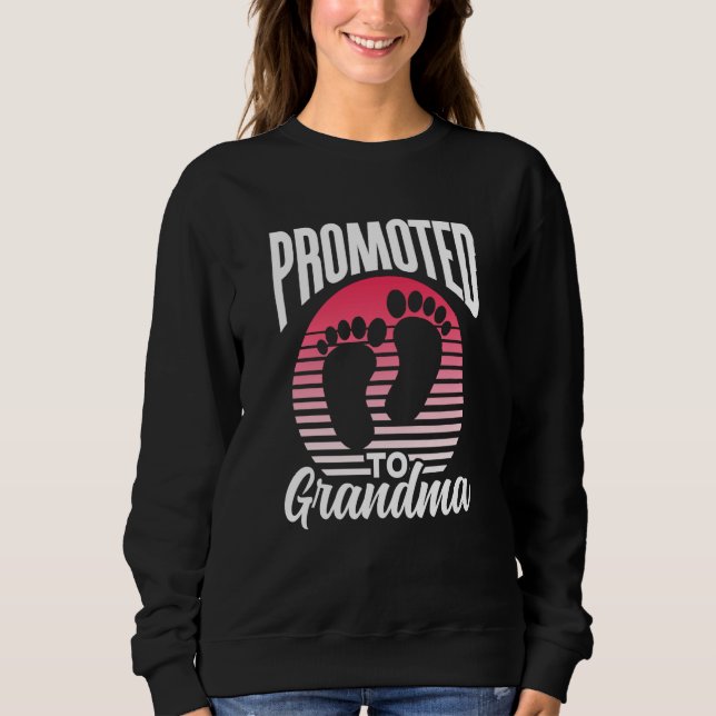 Camiseta Promoted To Grandma Pregnant First Time Grandparen (Frente)