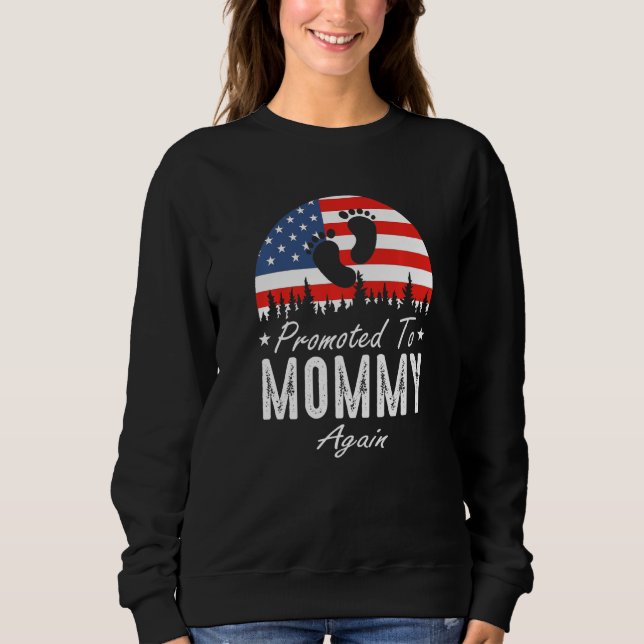 Camiseta Promoted To Mommy Again 2024 US Flag Father's Day  (Frente)
