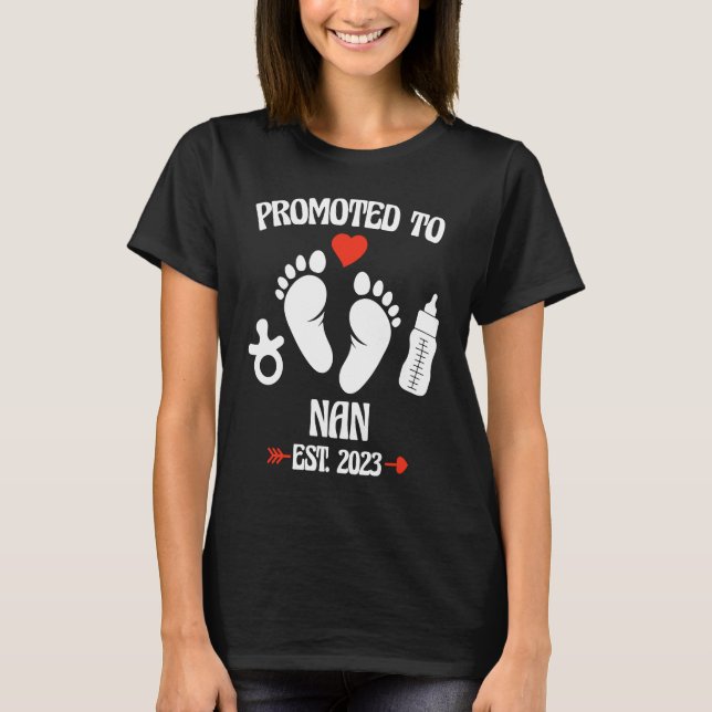 Camiseta Promoted To Nan 2023 First Time New Grandma Pregna (Frente)