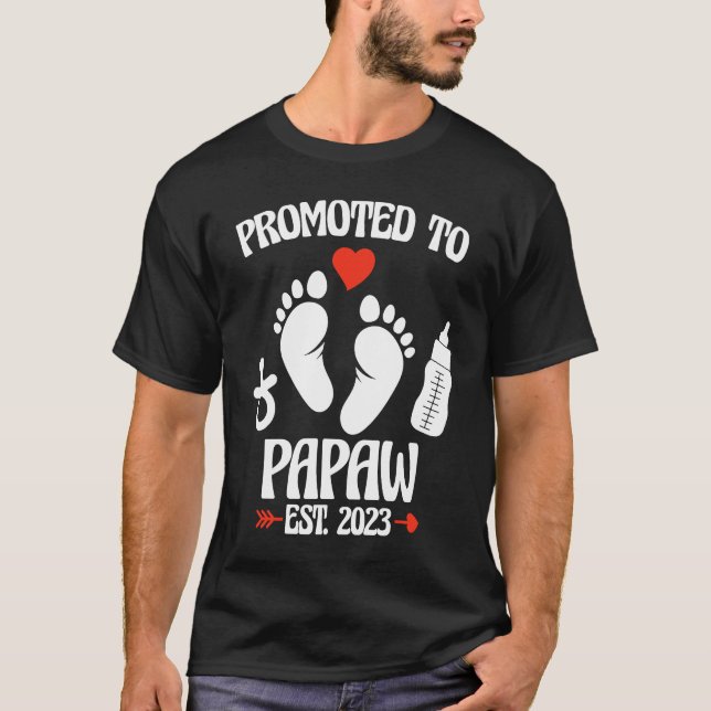 Camiseta Promoted To Papaw 2023 First Time New Grandpa Preg (Frente)