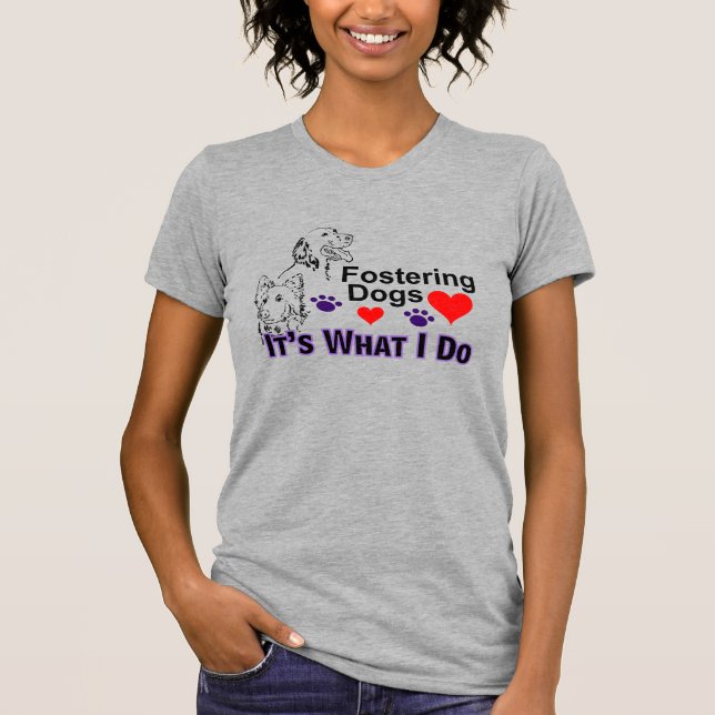 Camiseta Promovendo cães é o que eu faço o T das mulheres (Frente)
