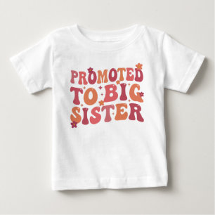 Camiseta Promovida a Irmã Mais Velha Groovy outono