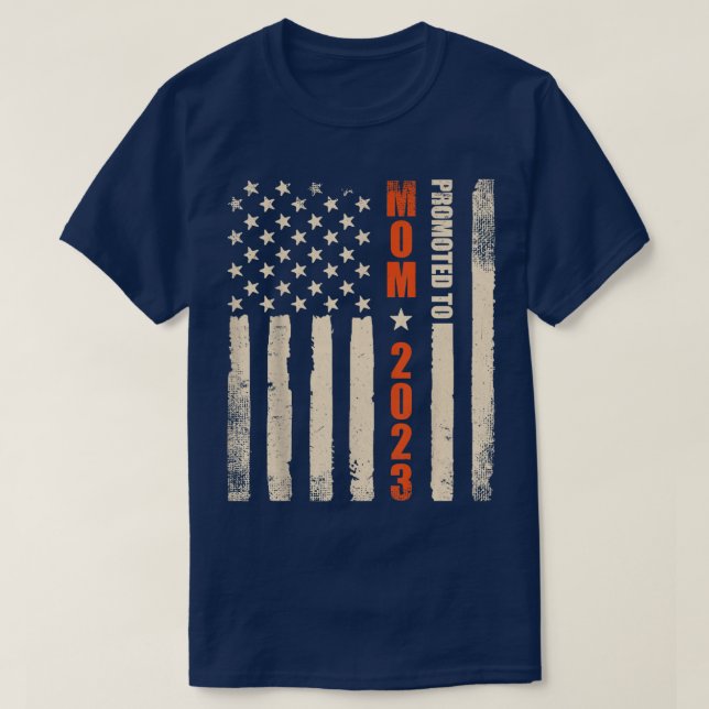 Camiseta Promovido À Mãe Bandeira Americana No Leste De 202 (Frente do Design)