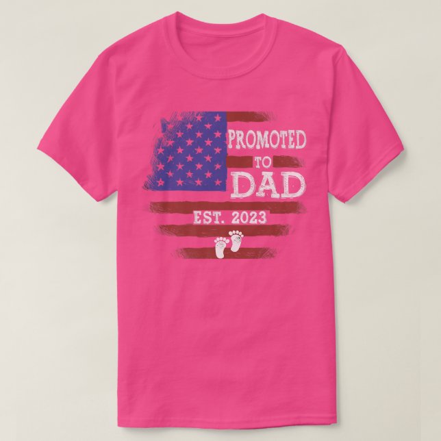 Camiseta Promovido A Pai Da Gravidez De Bandeiras Americana (Frente do Design)
