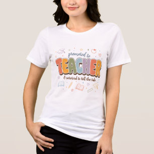 Camiseta Promovido a Professor Tipografia Colorida Retro