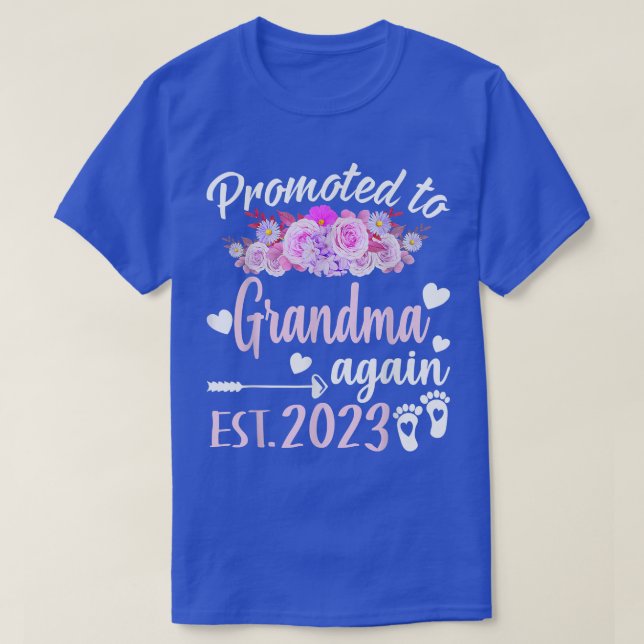 Camiseta Promovido à vovó novamente presente de flores no a (Frente do Design)