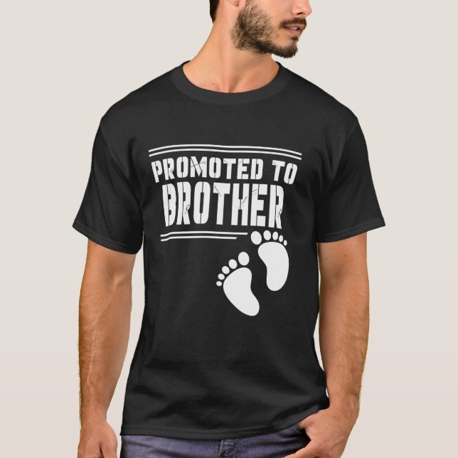 Camiseta Promovido ao IRMÃO Engraçado pela primeira vez (Frente)