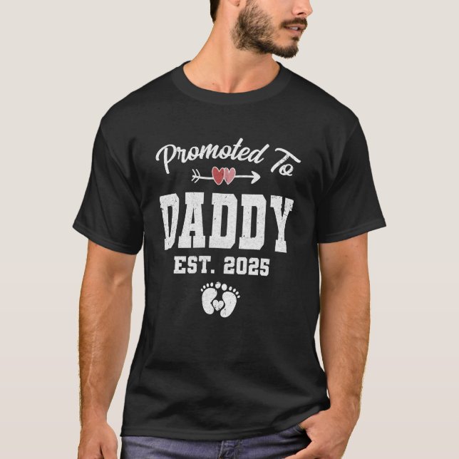 Camiseta Promovido Ao Pai Do Leste De 2025 Engraçado Pela P (Frente)