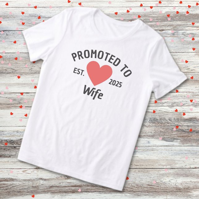 Camiseta Promovido Para Esposa Est. 2025 (Criador carregado)