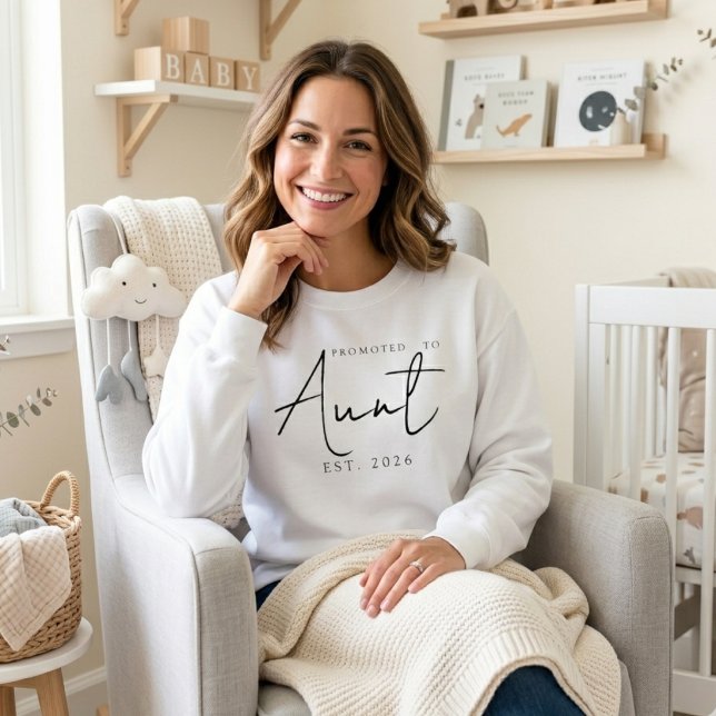 Camiseta Promovido Para Tia Cozy EST Ano Script (Criador carregado)