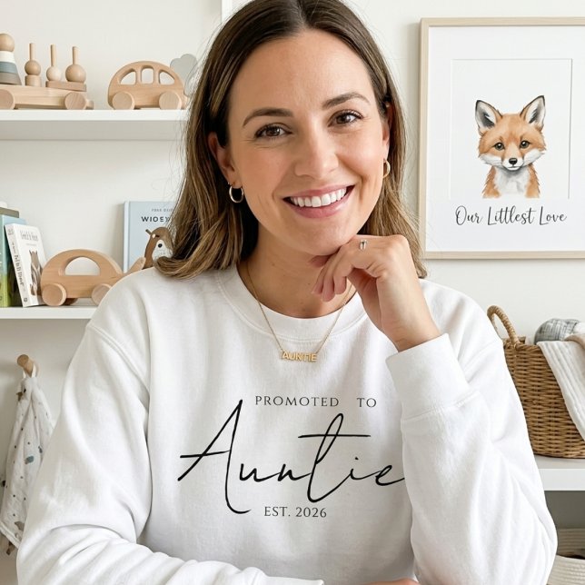 Camiseta Promovido Para Tia Cozy EST Ano Script (Criador carregado)