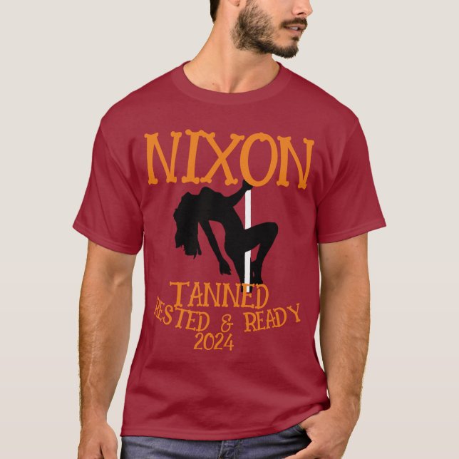 Camiseta Pronta e aninhado em Tanning NIXON 2024 Presidente (Frente)