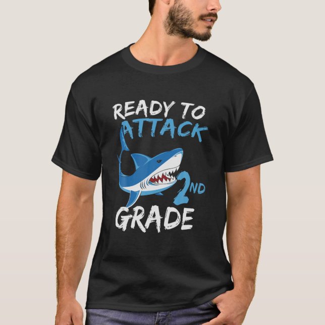 Camiseta Pronto Para Atacar O Roupa De Grau De Segundo De V (Frente)