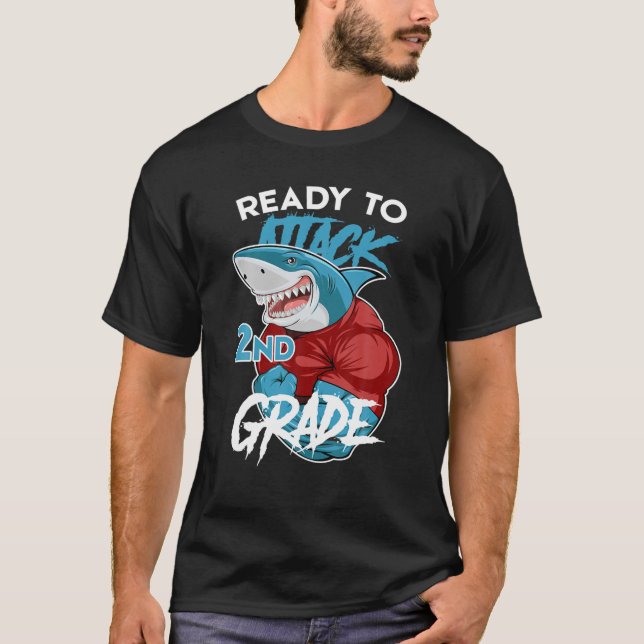 Camiseta Pronto Para Atacar Os Rapazes Da Classe Segundo De (Frente)