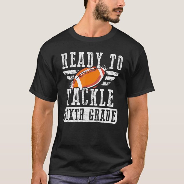 Camiseta Pronto Para Combater A Bola De Futebol Do Sexto An (Frente)