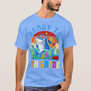 Camiseta Prontos para atacar o tubarão do 4º ano de volta à
