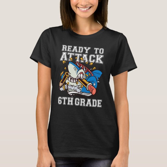 Camiseta Prontos Para Atacar Os Rapazes Da Classe 6 (Frente)