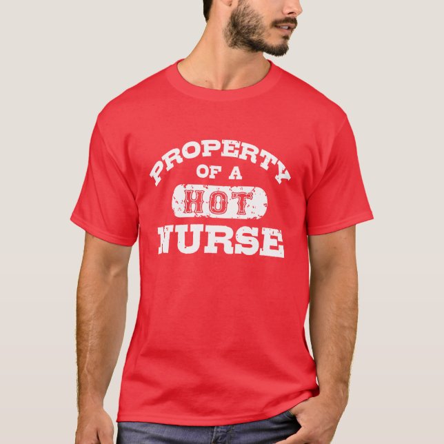 Camiseta Propriedade De Um Enfermeiro Quente (Frente)