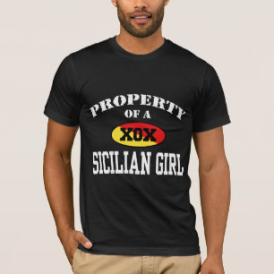 Camiseta Propriedade de uma Garota Siciliana