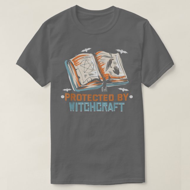 Camiseta Protected by witchcraft Magic Halloween Occult Wit (Frente do Design)