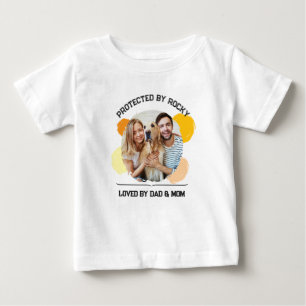 Camiseta Protegido por Cachorro Adorado por Pai e Mo Person