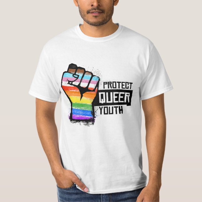 Camiseta Proteja a Juventude Queer - Punho do Orgulho Progr (Frente)