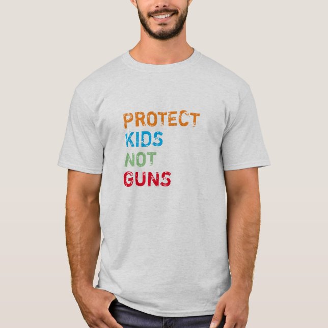 Camiseta Proteja as crianças. Não armas cores amontoadas (Frente)