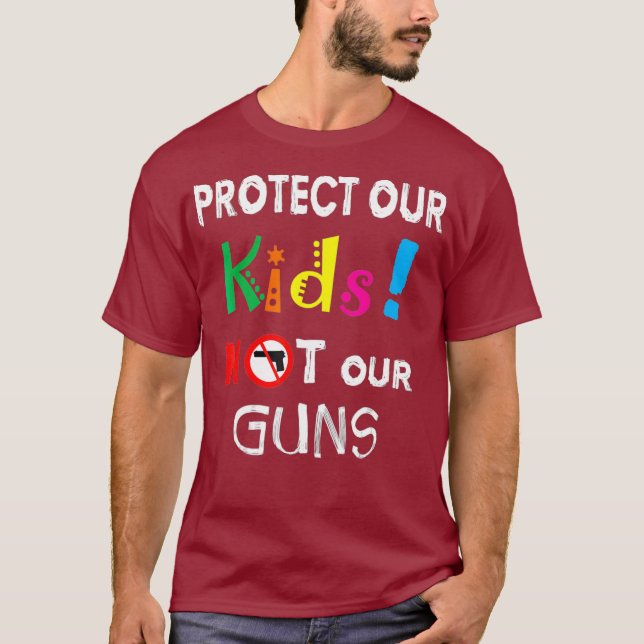 Camiseta Proteja nossos filhos e não nossas armas sua arma  (Frente)