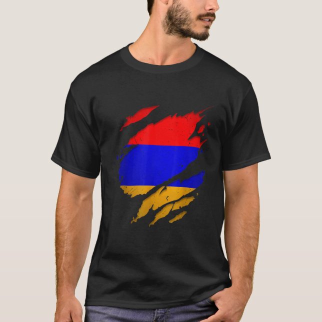 Camiseta Proud Armenian   Torn Ripped Armenia Flag (Frente)