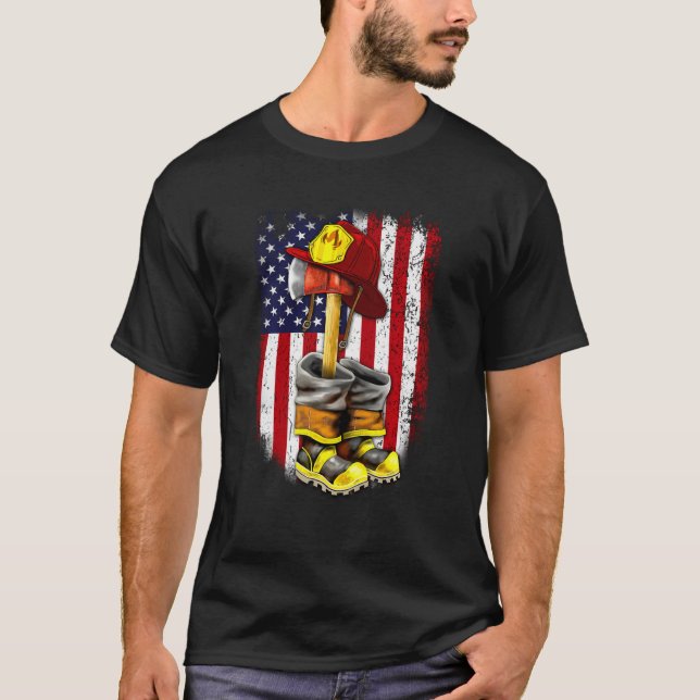 Camiseta Proud Bombeiro Americano Flag Fireman Ax Boots (Frente)