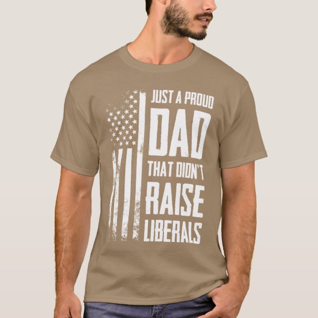 Camiseta Proud Dadhat Didnt Raise Liberals American Flag ON (Frente)