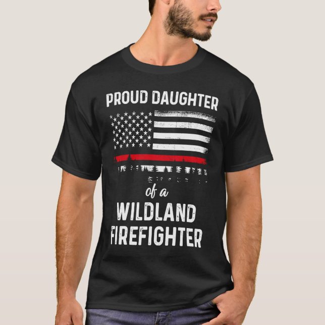 Camiseta Proud Daughter US Flag Wildland Firefighter (Frente)