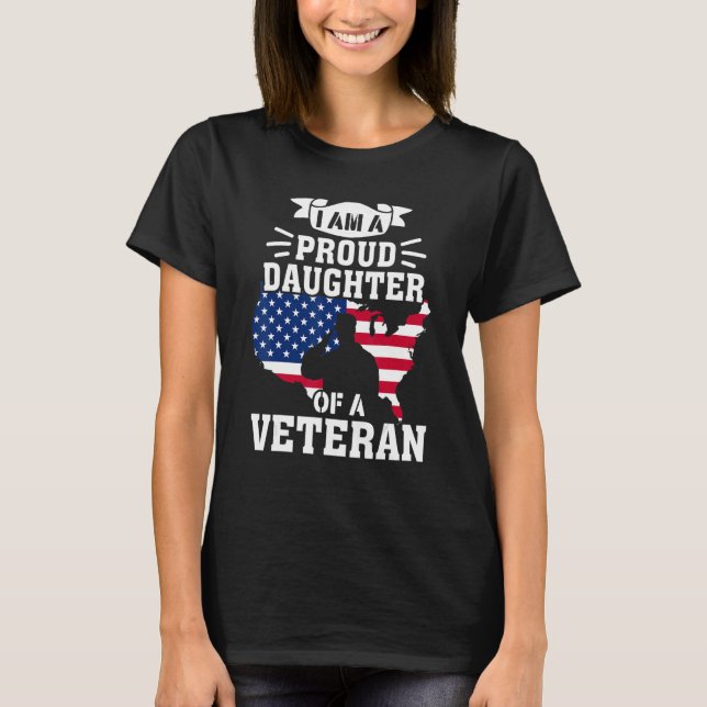 Camiseta Proud Daughter Veteran Nothing Scares Patriotic Ve (Frente)