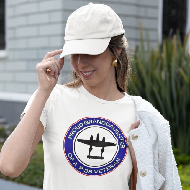 Camiseta Proud Granddaughter of a P-38 Veteran (Criador carregado)