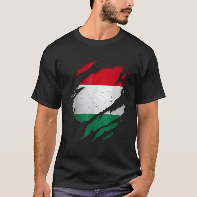 Camiseta Proud Hungarian  Torn Ripped Hungary Flag (Frente)