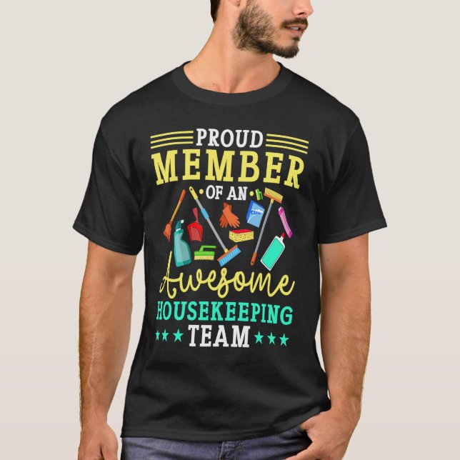 Camiseta Proud Member Of An Awesome Housekeeping Team (Frente)