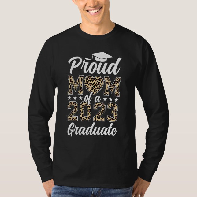 Camiseta Proud Mom Of A 2023 Graduation Leopard Senior Mom  (Frente)