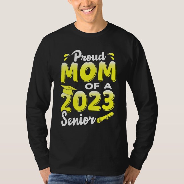 Camiseta Proud Mom Of A 2023 Senior Funny Graduation (Frente)