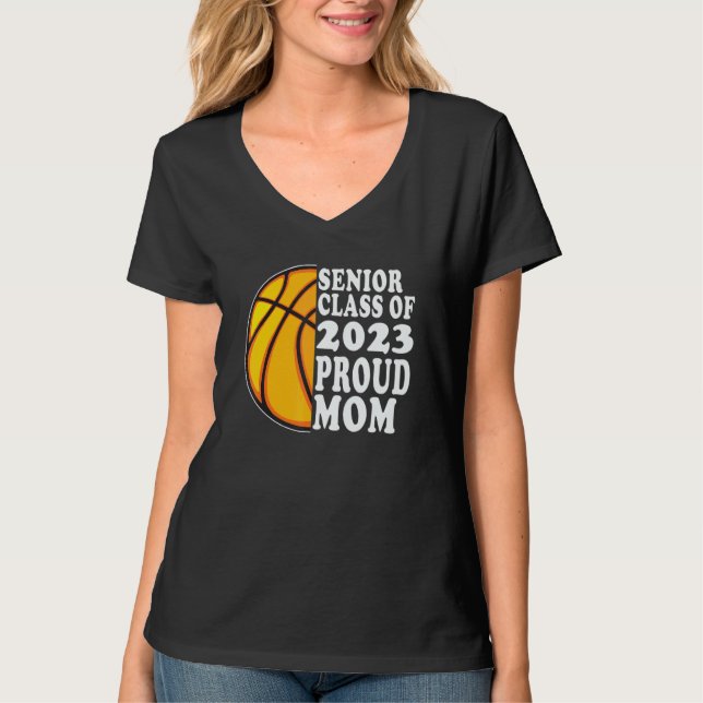 Camiseta Proud Mom Of A Basketball Senior 2023  Graduation (Frente)